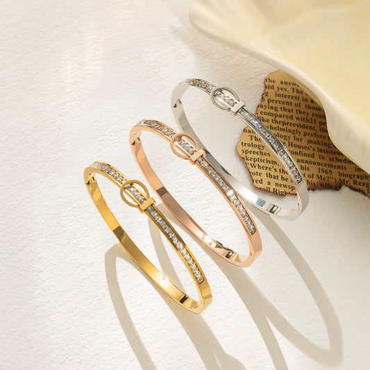 Female  Buckle Bracelet