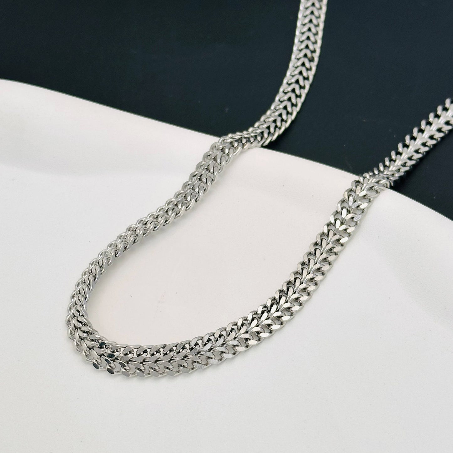 Titanium Steel Necklace Women's Light Luxury Personalized Clavicle Chain Necklace