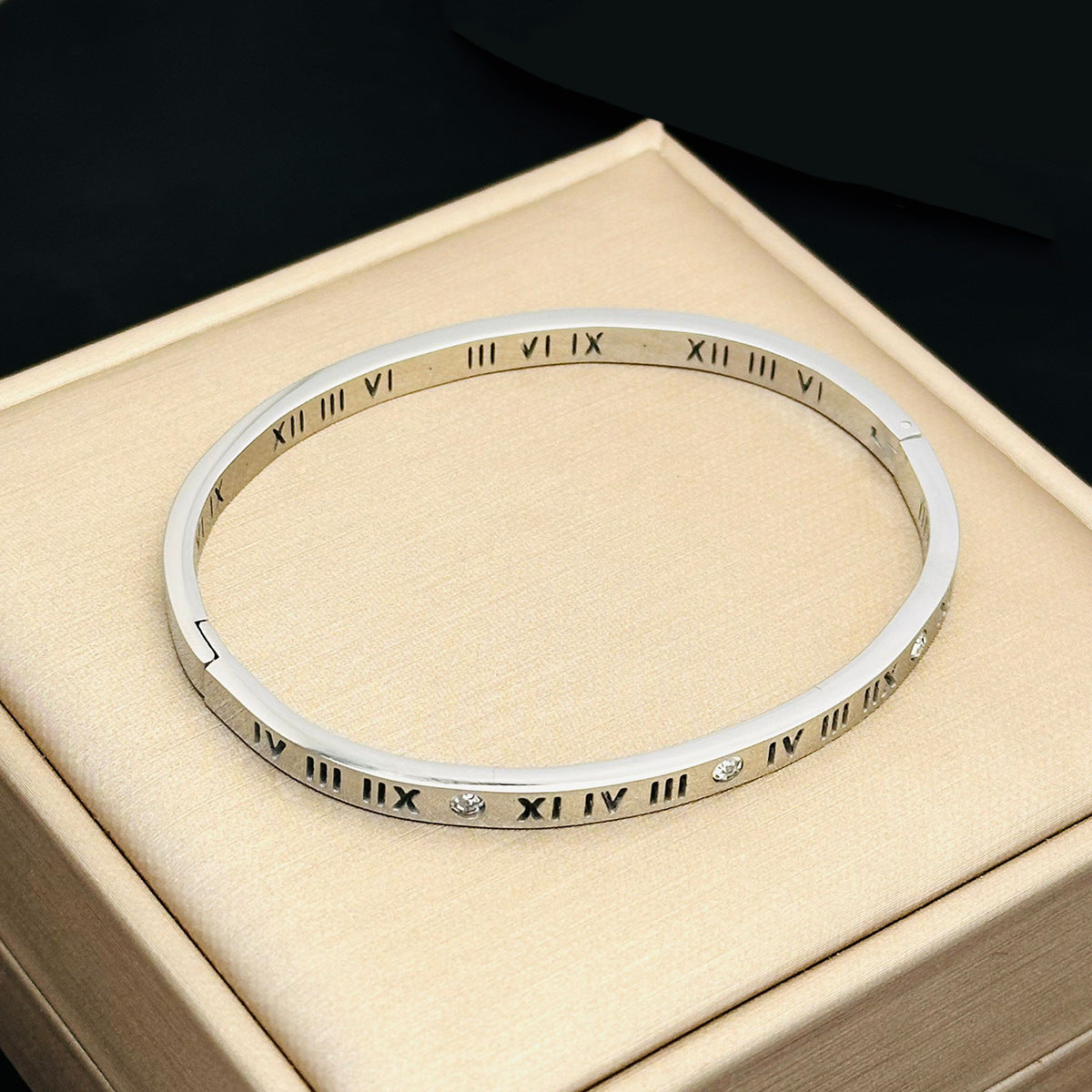 Titanium Steel Bracelet Fashion Personality Roman Characters Non-Fading Bracelet South Korea Simple Women's Bracelet Ornament Men's European and American Style