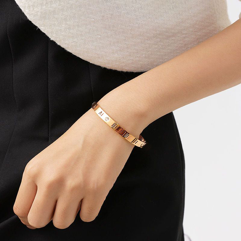 Titanium Steel Bracelet Fashion Personality Roman Characters Non-Fading Bracelet South Korea Simple Women's Bracelet Ornament Men's European and American Style